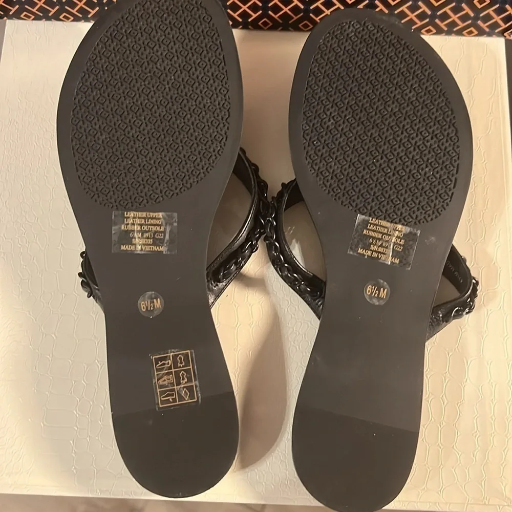 TORY BURCH New without Tags Everly Perfect Black Paris Nappa Chain Thong Sandal